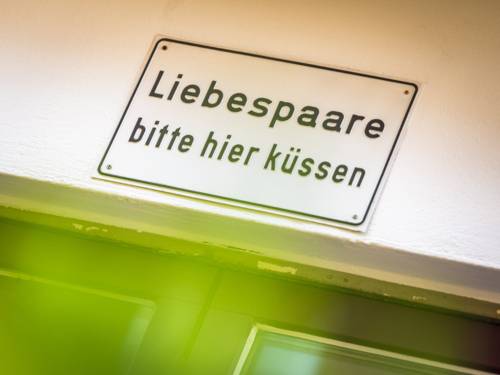Vera Burmester | Liebespaare bitte hier küssen